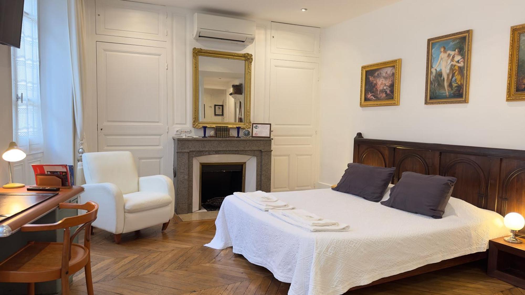 مبيت وإفطار Chambre De Charme Au Coeur Du Vieux Valence - Confort & Calme المظهر الخارجي الصورة