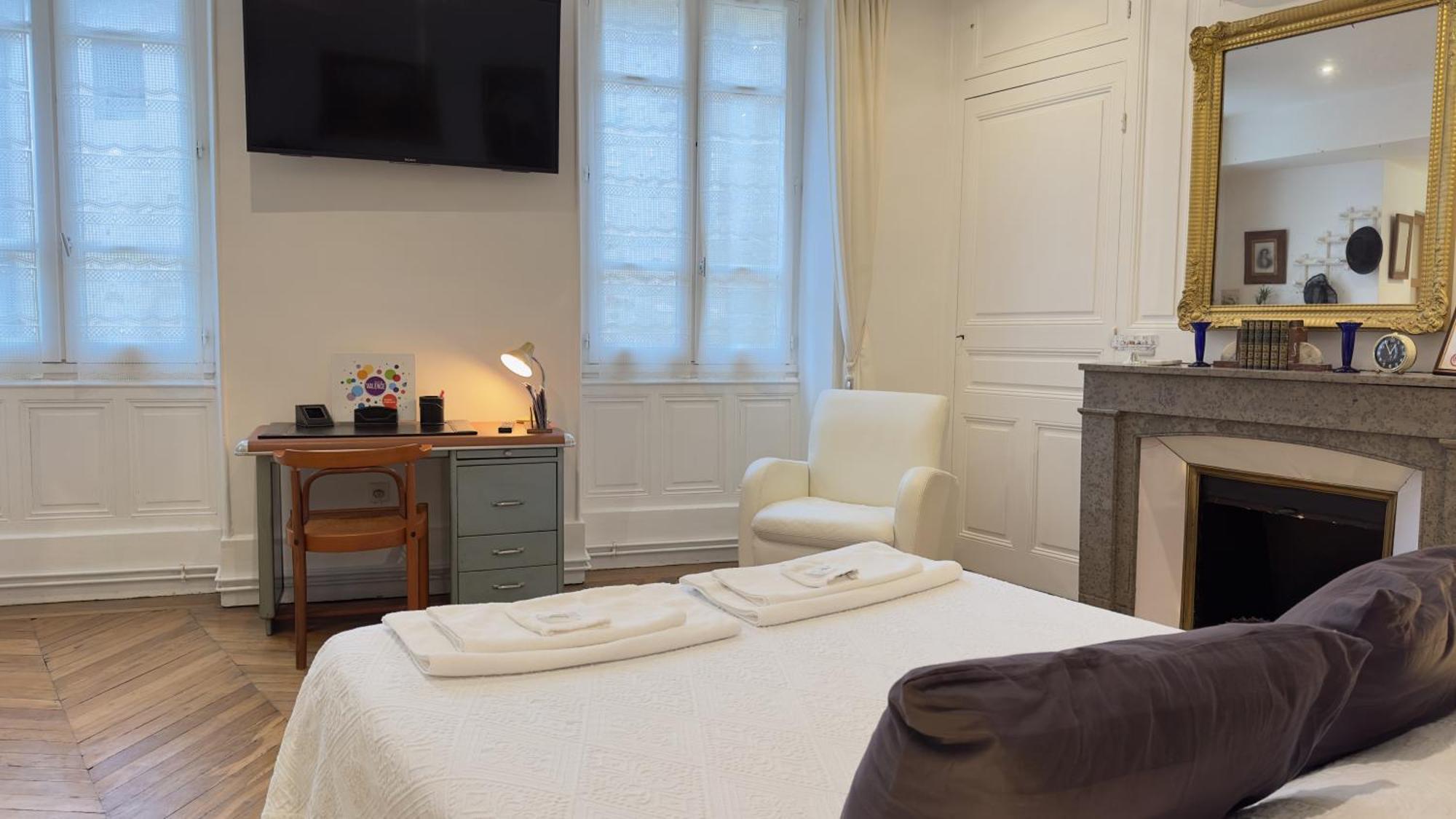 مبيت وإفطار Chambre De Charme Au Coeur Du Vieux Valence - Confort & Calme المظهر الخارجي الصورة