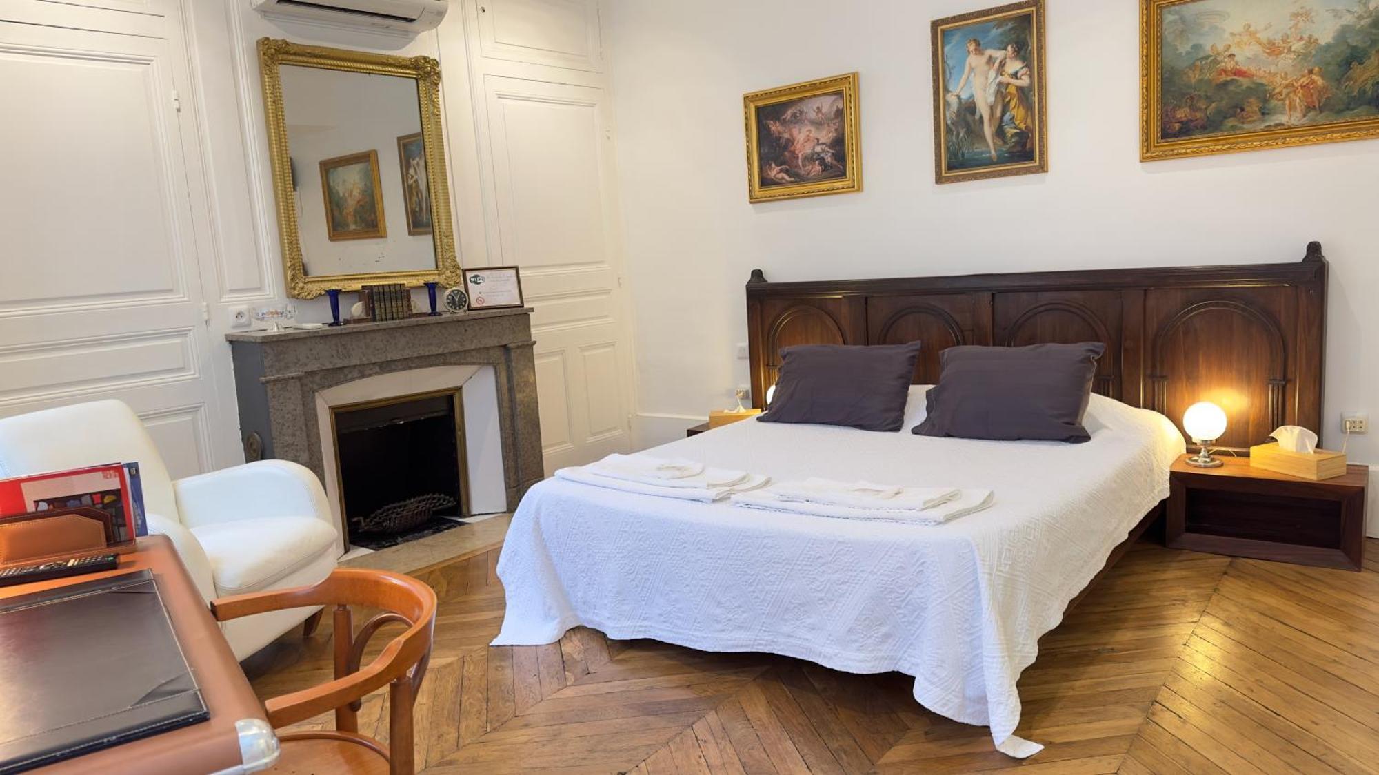 مبيت وإفطار Chambre De Charme Au Coeur Du Vieux Valence - Confort & Calme المظهر الخارجي الصورة